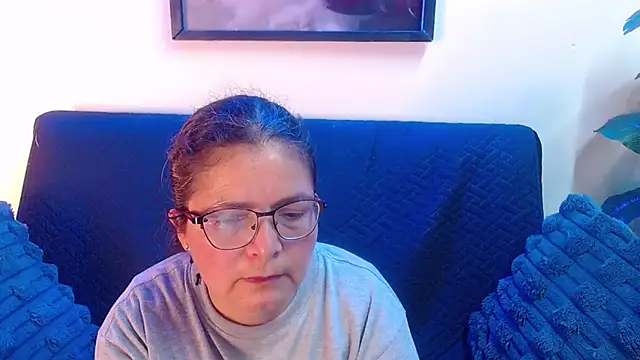 Snapshot of Linda_banks_ chatting on April 1, 2:34 am Linda banks online show from April 1, 2:34 am