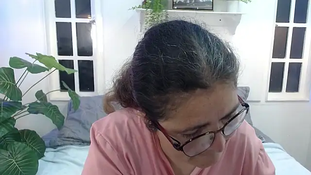 Snapshot of Linda_banks_ chatting on April 2, 1:36 am Linda banks online show from April 2, 1:36 am