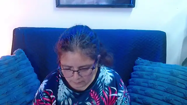 Snapshot of Linda_banks_ chatting on April 14, 1:33 am Linda banks online show from April 14, 1:33 am