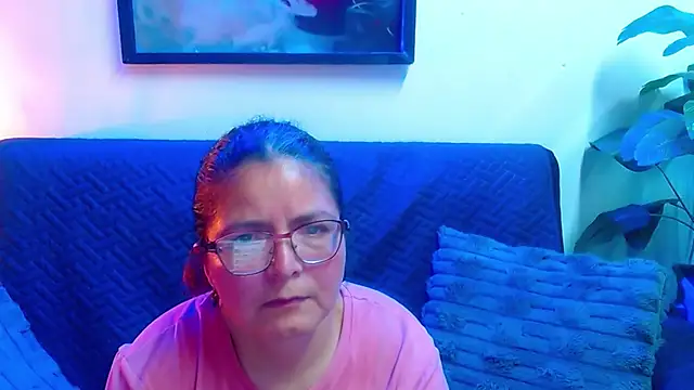 Snapshot of Linda_banks_ chatting on May 6, 1:36 am Linda banks online show from May 6, 1:36 am
