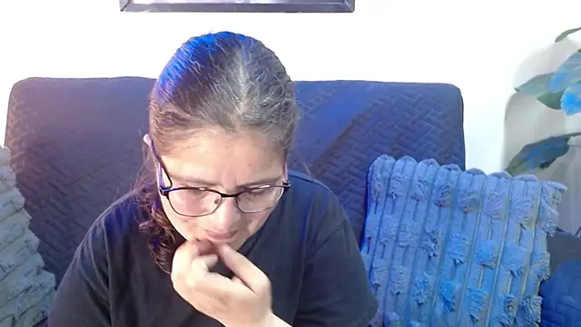 Snapshot of Linda_banks_ chatting on June 4, 1:44 am Linda banks online show from June 4, 1:44 am