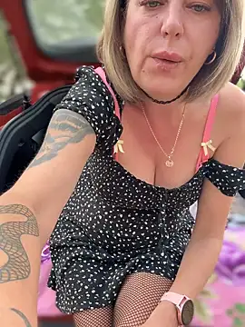 Snapshot of Milena-MilfaXXX chatting on September 27, 3:22 am Milena-MilfaXXX online show from September 27, 3:22 am