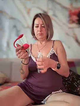 Snapshot of Milena-MilfaXXX chatting on October 6, 4:10 am Milena-MilfaXXX online show from October 6, 4:10 am