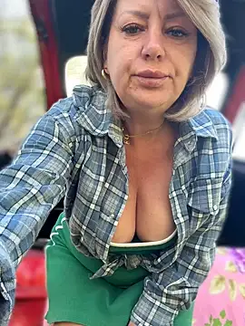 Snapshot of Milena-MilfaXXX chatting on April 15, 4:19 am Milena-MilfaXXX online show from April 15, 4:19 am