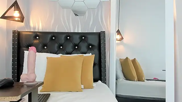 lucia-cute online show from October 4, 1:42 pm