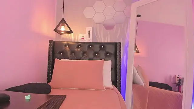 lucia-cute online show from March 14, 7:08 pm