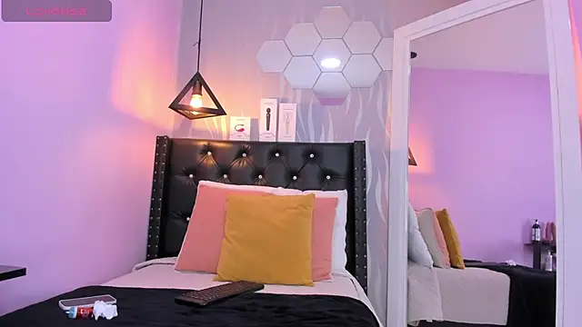 lucia-cute online show from July 27, 6:48 pm