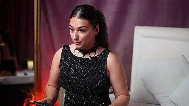 EmmaDallas online show from June 30, 8:10 pm