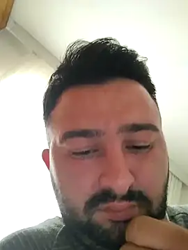 Snapshot of Aliyeni1 chatting on November 30, 1:37 pm Aliyeni1 online show from November 30, 1:37 pm