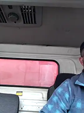 Snapshot of Aliyeni1 chatting on December 18, 1:17 pm Aliyeni1 online show from December 18, 1:17 pm