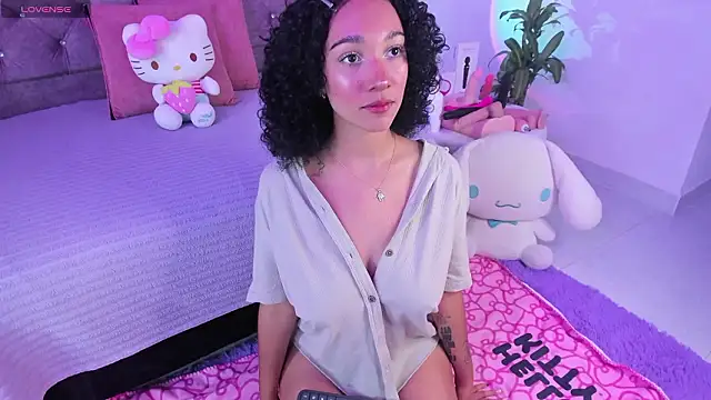 Snapshot of aline_ackerman chatting on February 16, 9:33 pm aline ackerman online show from February 16, 9:33 pm