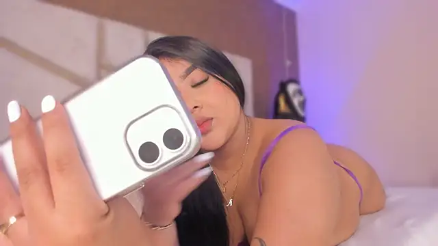 Caro Suarez online show from November 1, 7:05 pm