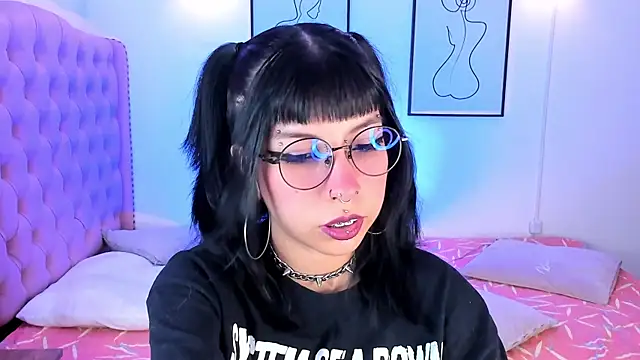 Snapshot of Rose_72 chatting on September 23, 7:17 pm Rose 72 online show from September 23, 7:17 pm