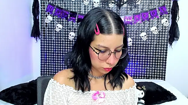 Snapshot of Rose_72 chatting on October 10, 10:20 pm Rose 72 online show from October 10, 10:20 pm