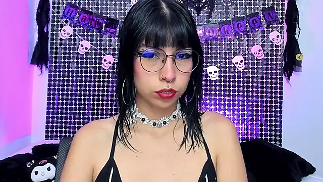 Snapshot of Rose_72 chatting on October 13, 8:20 pm Rose 72 online show from October 13, 8:20 pm