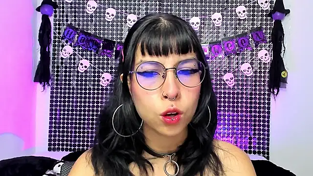 Snapshot of Rose_72 chatting on October 24, 9:00 pm Rose 72 online show from October 24, 9:00 pm