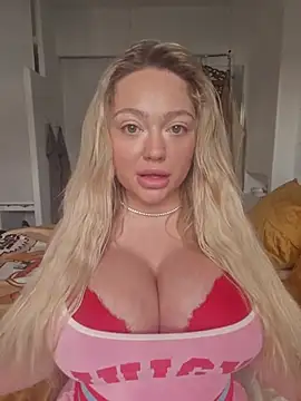 Snapshot of misstitmouseofficial chatting on October 5, 1:42 pm misstitmouseofficial online show from October 5, 1:42 pm