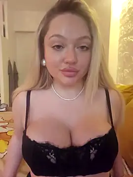 Snapshot of misstitmouseofficial chatting on October 19, 1:56 pm misstitmouseofficial online show from October 19, 1:56 pm