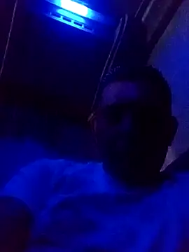 Snapshot of 125Delfin90 chatting on October 19, 10:10 pm 125Delfin90 online show from October 19, 10:10 pm