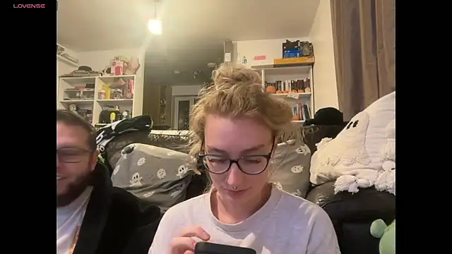 Snapshot of harleyblair chatting on November 12, 11:03 pm harleyblair online show from November 12, 11:03 pm