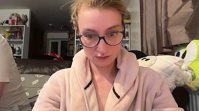 Snapshot of harleyblair chatting on November 17, 11:10 pm harleyblair online show from November 17, 11:10 pm