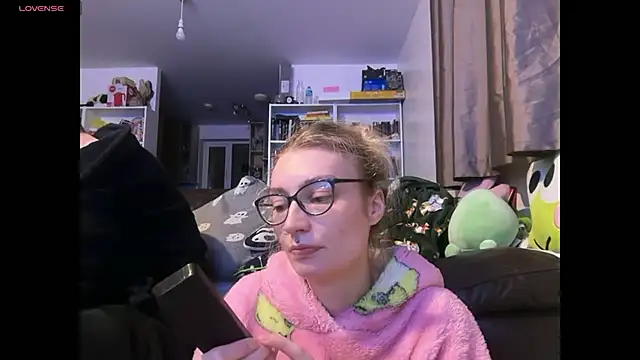 Snapshot of harleyblair chatting on November 27, 11:07 pm harleyblair online show from November 27, 11:07 pm