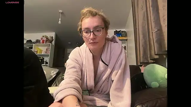 Snapshot of harleyblair chatting on December 15, 11:20 pm harleyblair online show from December 15, 11:20 pm