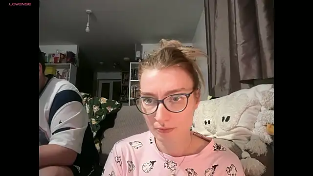 Snapshot of harleyblair chatting on April 15, 9:59 pm harleyblair online show from April 15, 9:59 pm