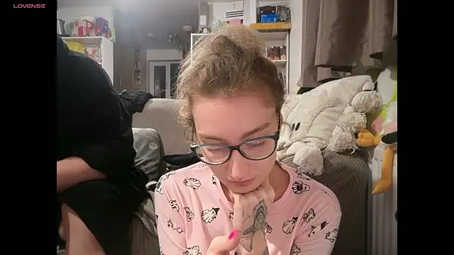 Snapshot of harleyblair chatting on April 16, 10:01 pm harleyblair online show from April 16, 10:01 pm
