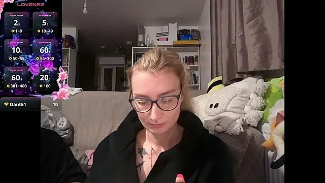 Snapshot of harleyblair chatting on April 30, 10:14 pm harleyblair online show from April 30, 10:14 pm