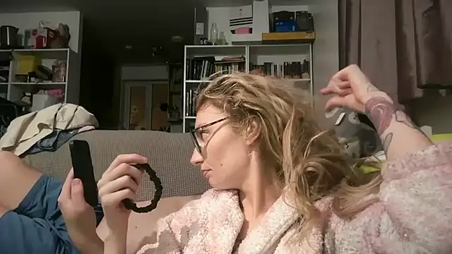 Snapshot of harleyblair chatting on June 30, 10:11 pm harleyblair online show from June 30, 10:11 pm