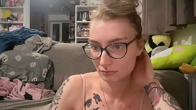 Snapshot of harleyblair chatting on July 2, 9:32 pm harleyblair online show from July 2, 9:32 pm