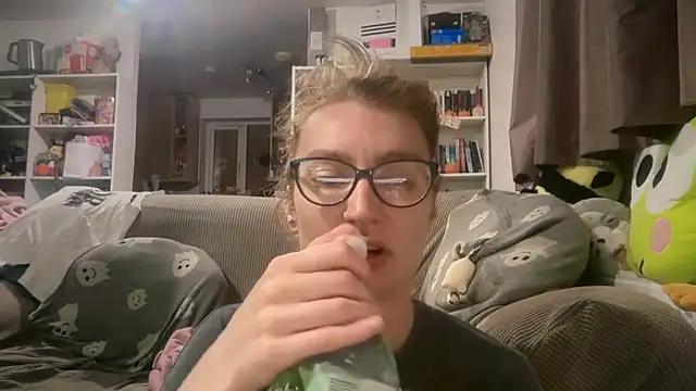 Snapshot of harleyblair chatting on July 7, 10:03 pm harleyblair online show from July 7, 10:03 pm