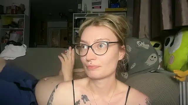 Snapshot of harleyblair chatting on July 8, 10:03 pm harleyblair online show from July 8, 10:03 pm