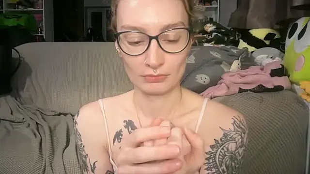 Snapshot of harleyblair chatting on July 13, 10:23 pm harleyblair online show from July 13, 10:23 pm