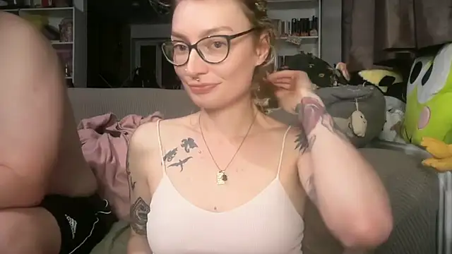 Snapshot of harleyblair chatting on July 14, 2:05 am harleyblair online show from July 14, 2:05 am