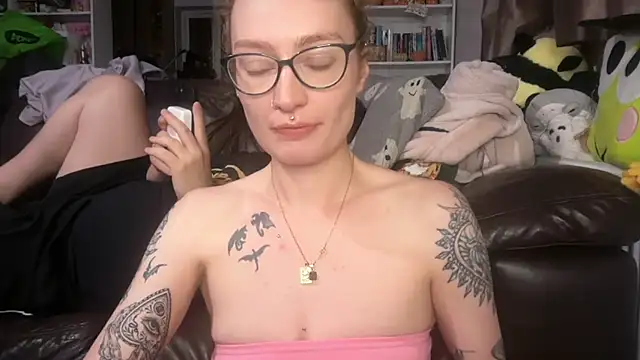 Snapshot of harleyblair chatting on July 16, 10:05 pm harleyblair online show from July 16, 10:05 pm