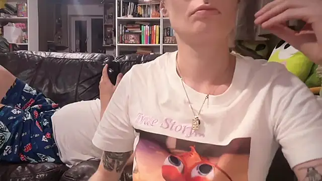 Snapshot of harleyblair chatting on July 30, 10:09 pm harleyblair online show from July 30, 10:09 pm