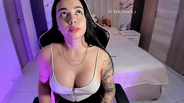 Snapshot of soy_kylebrown chatting on December 13, 9:20 pm soy kylebrown online show from December 13, 9:20 pm