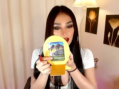 Brilliance Goddess online show from December 15, 6:50 am