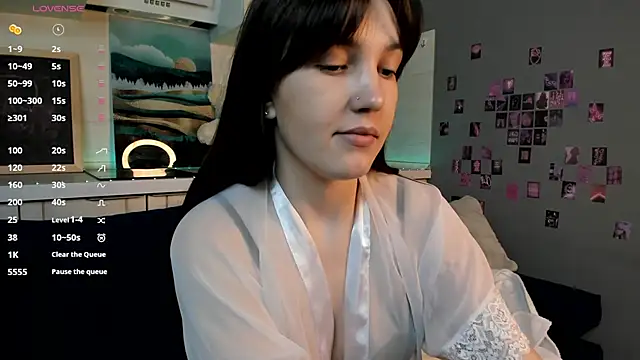 Snapshot of MalvinaDream chatting on April 7, 12:55 am MalvinaDream online show from April 7, 12:55 am