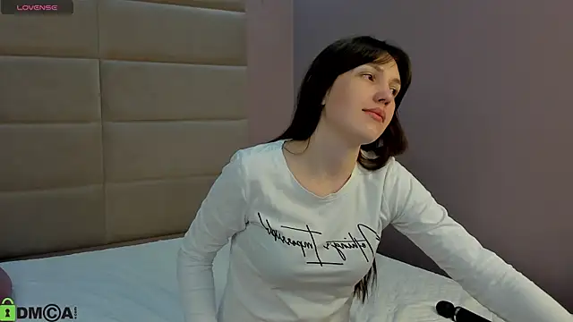Snapshot of MalvinaDream chatting on April 21, 1:42 am MalvinaDream online show from April 21, 1:42 am
