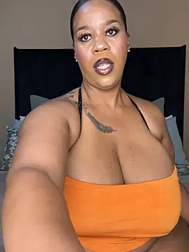 THICKBUNNYCHICKxxx online show from June 26, 7:40 pm
