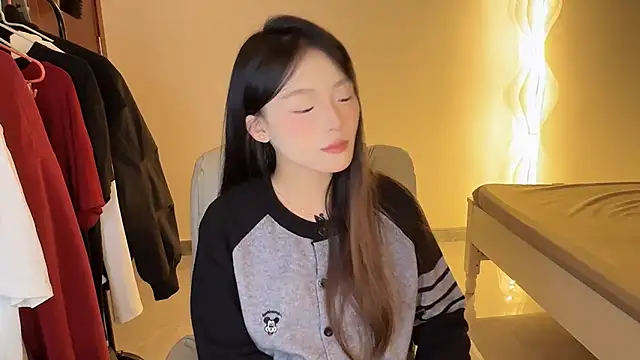 Snapshot of Robin-o3 chatting on October 11, 3:21 pm Robin-o3 online show from October 11, 3:21 pm