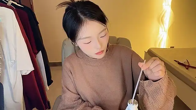 Snapshot of Robin-o3 chatting on October 13, 8:53 pm Robin-o3 online show from October 13, 8:53 pm