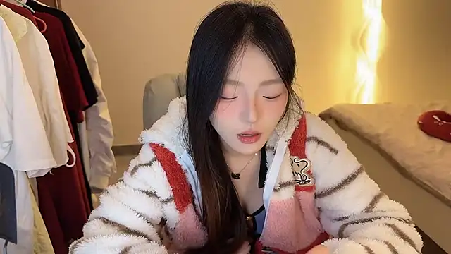 Snapshot of Robin-o3 chatting on October 18, 4:41 pm Robin-o3 online show from October 18, 4:41 pm