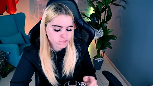 Stef Nicks online show from September 19, 5:20 am