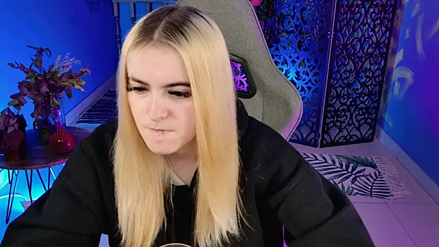 Stef Nicks online show from September 29, 5:23 am