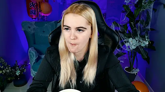 Stef Nicks online show from October 26, 5:13 am