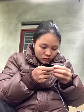 NhuFox online show from December 18, 6:19 am